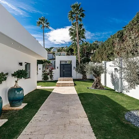 Hotel Contemporary Golf Brisas Nueva Andalucia 4*